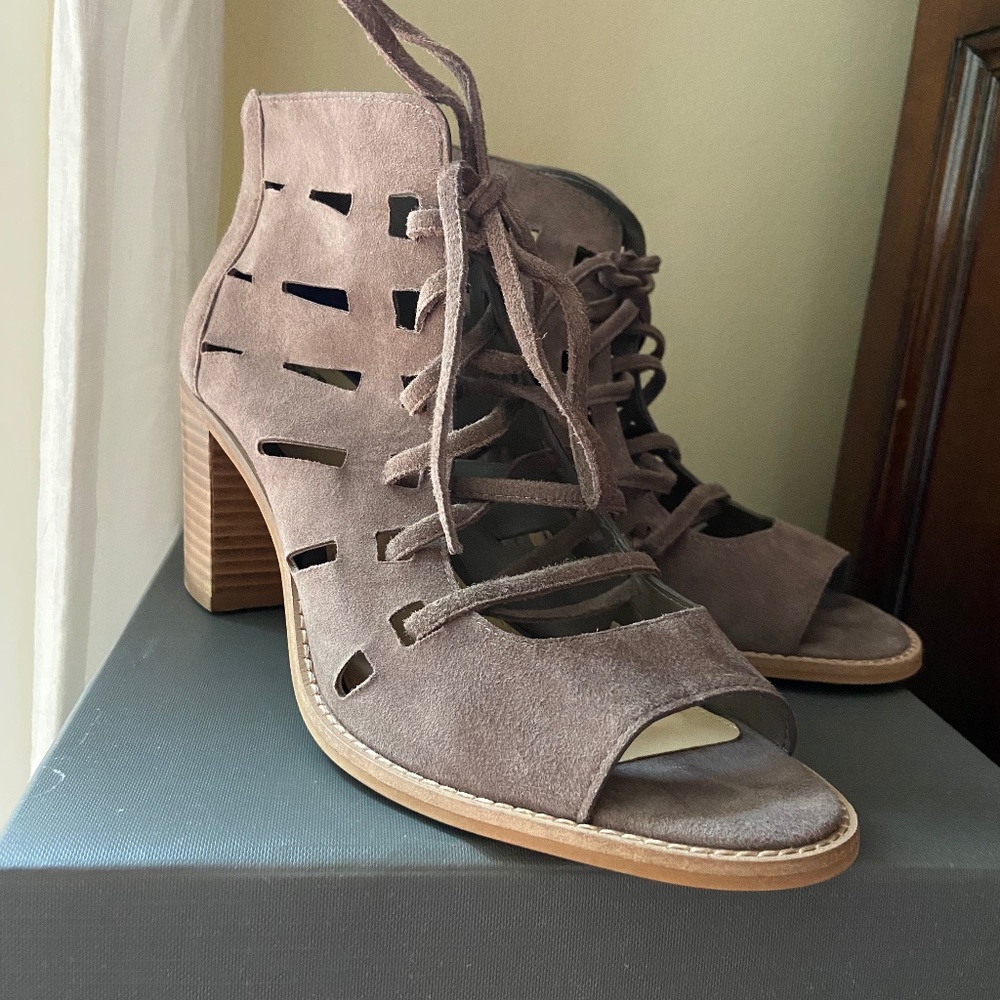 Brand new! Vince Camuto ladies shoes NWT!